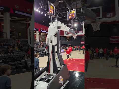 Toronto Raptors Rookie Gradey Dick windmill dunk!Team approves. Raptors 905 vs College Park Skyhawks
