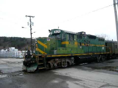 WACR 804 shoves north out of Barre