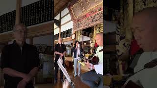 旧愛宕中学校昭和36年3年5組同窓生御一同様来訪 #永谷寺 #ギター #お坊さん #同窓会 #五泉市 #川の流れのように #ギター弾き語り