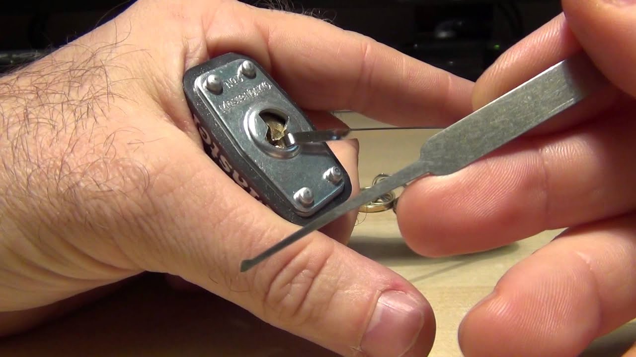 Reddit's r/lockpicking Challenge: Commercial Master Lock no.3 Raked in 300 milliseconds
