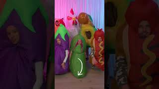 Download lagu Dressing as VEGGIES in the WORLD’S LARGEST SHOPPING CART mp3