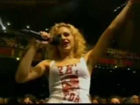 Brittany Murphy Singing at the MTV Movie Awards - Movies Kick Ass.mp4