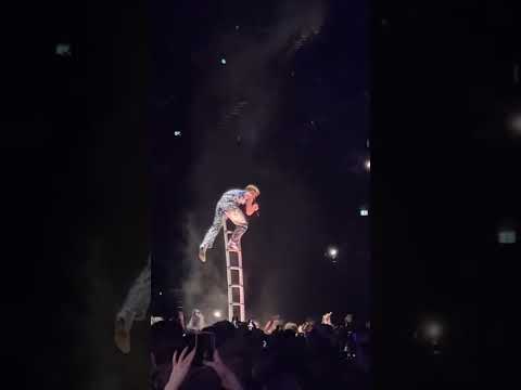 Sondre Justad - Fins det noen, live i Oslo Spektrum, 19.11.22 (Reisen til Spektrum)