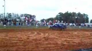 preview picture of video 'trucks in mud at freakshow 7, wilson, nc, dropjaw.'