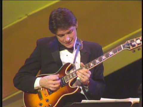 Robben Ford solo - It Don't Mean A Thing (If It Ain't Got that Swing) - live