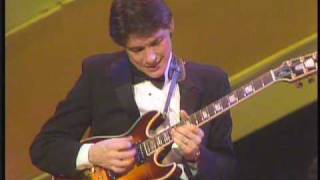 Robben Ford solo - It Don&#39;t Mean A Thing (If It Ain&#39;t Got that Swing)