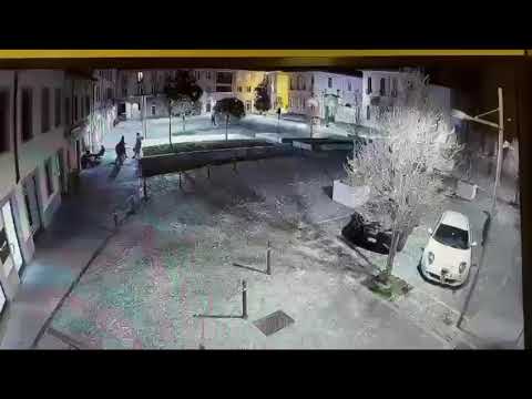 Auto si schianta su un edificio a Busto Arsizio