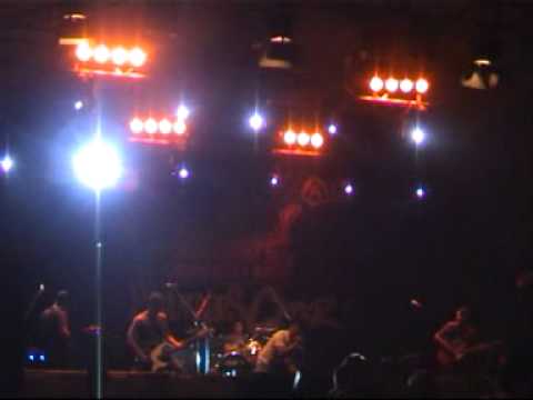 In hurricane rhythm - I wnder anything (Live from Java Rockin'Land 9 Oct 2010)