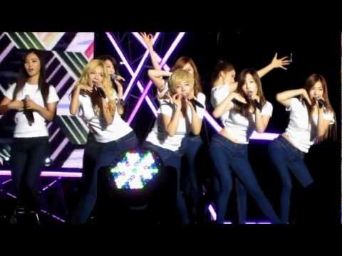 SNSD Dancing the Gangnam Style