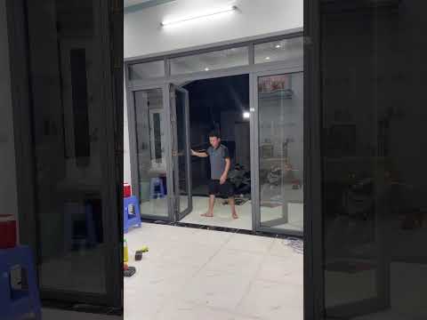 Test đóng mở bộ cửa 4 cánh cho anh khách