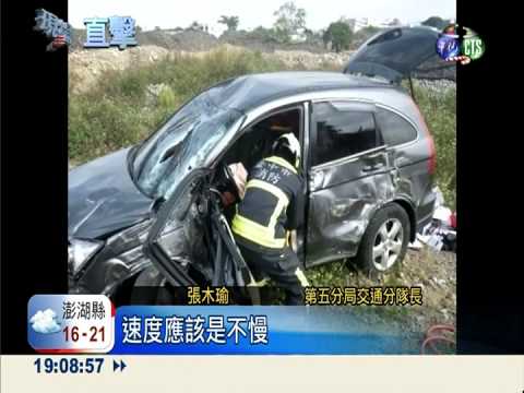 超車不慎撞路樹 138米撞6電桿!