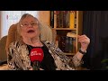 Mariëlle zag haar moeder 3 maanden lang alleen door het raam, nu hoeft het niet meer! [RTV Utrecht]