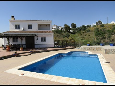 AX1154 - 'La Chabola' - country house for sale in Velez-Malaga municipality