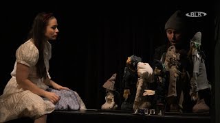 El cuento de hadas navideño "Blancanieves y los 7 enanitos" se representará este año en el Teatro Naumburg con un tema oscuro: un triple intento de asesinato. Kristine Stahl dirige y se encarga de la puesta en escena. En una entrevista, habla sobre los desafíos de convertir este tema difícil en un cuento de hadas muy conocido.
