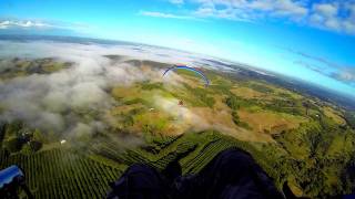 preview picture of video 'paramotoring in the fog'