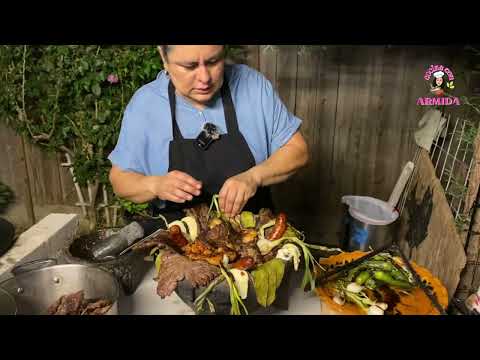 MOLCAJETE CON CARNE, POLLO Y COSTILLA