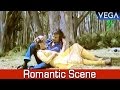 Madhavi Romancing With Rajinikanth Thambikku Entha Ooru Movie Romantic Scene