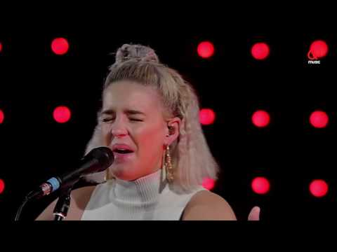 The BSMNT: Anne-Marie - Alarm (live bij Q)
