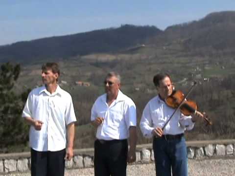 Mustafa i jarani - Sjedi majka na cardaku - (Official video 2008)