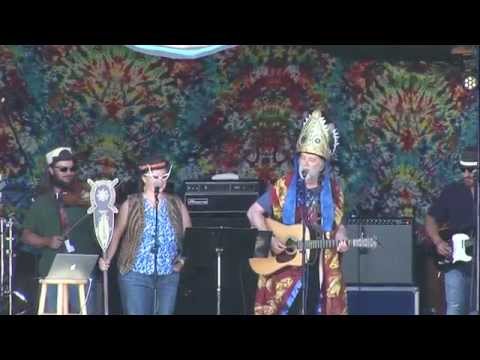 Ray Troll, Russell Wodehouse and the Ratfish Wranglers play "Fish Worship" at Salmonfest 2015