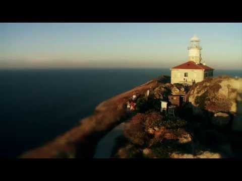 Alen Nižetić, Marko Škugor i Duje Coce - Devet slova jedne riči (feat. klapa Čiovo i Robert Kurbaša)