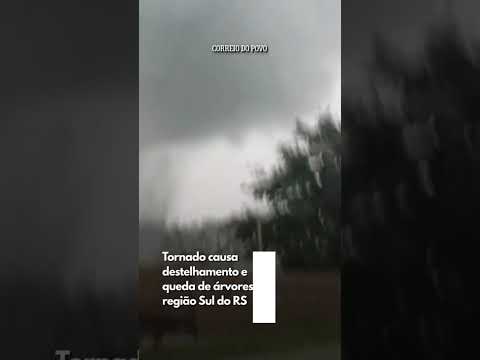 Tornado causa destelhamento e queda de árvores na região Sul do RS
