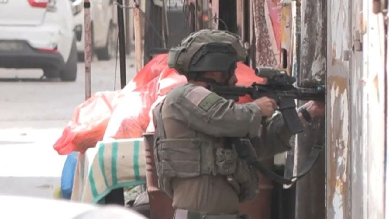 Cisgiordania, l'Esercito israeliano continua le operazioni: feriti due palestinesi