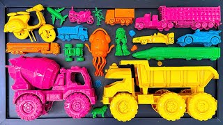 Download lagu Cleaning toy cars, sand trucks, cement mixer trucks, containers, racing Vespas, monster cars and ... mp3
