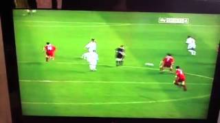 Michael Owen verletzt sich im Spiel gegen Leeds United