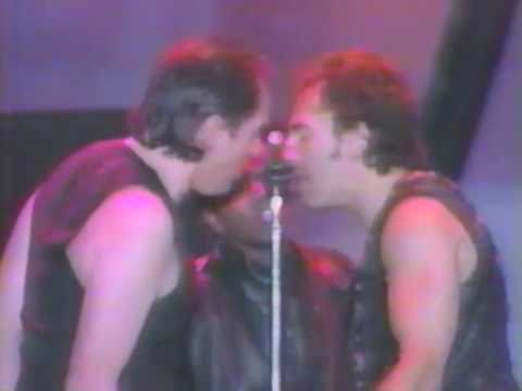 Springsteen, Gabriel, Sting, Chapman - Get Up, Stand Up