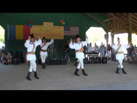 2010 Romania Picnic - Hora dance 2 : Haidau