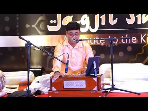 Husn walon ka ehtaram karo