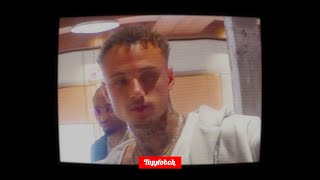 Das Video zu 'WAKA' (jetzt ansehen) Das Video zu 'WAKA' (jetzt ansehen)