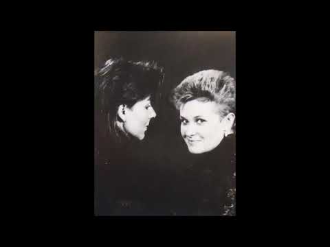 Pat Shaw and Julie Matthews - Heart Like a Wheel