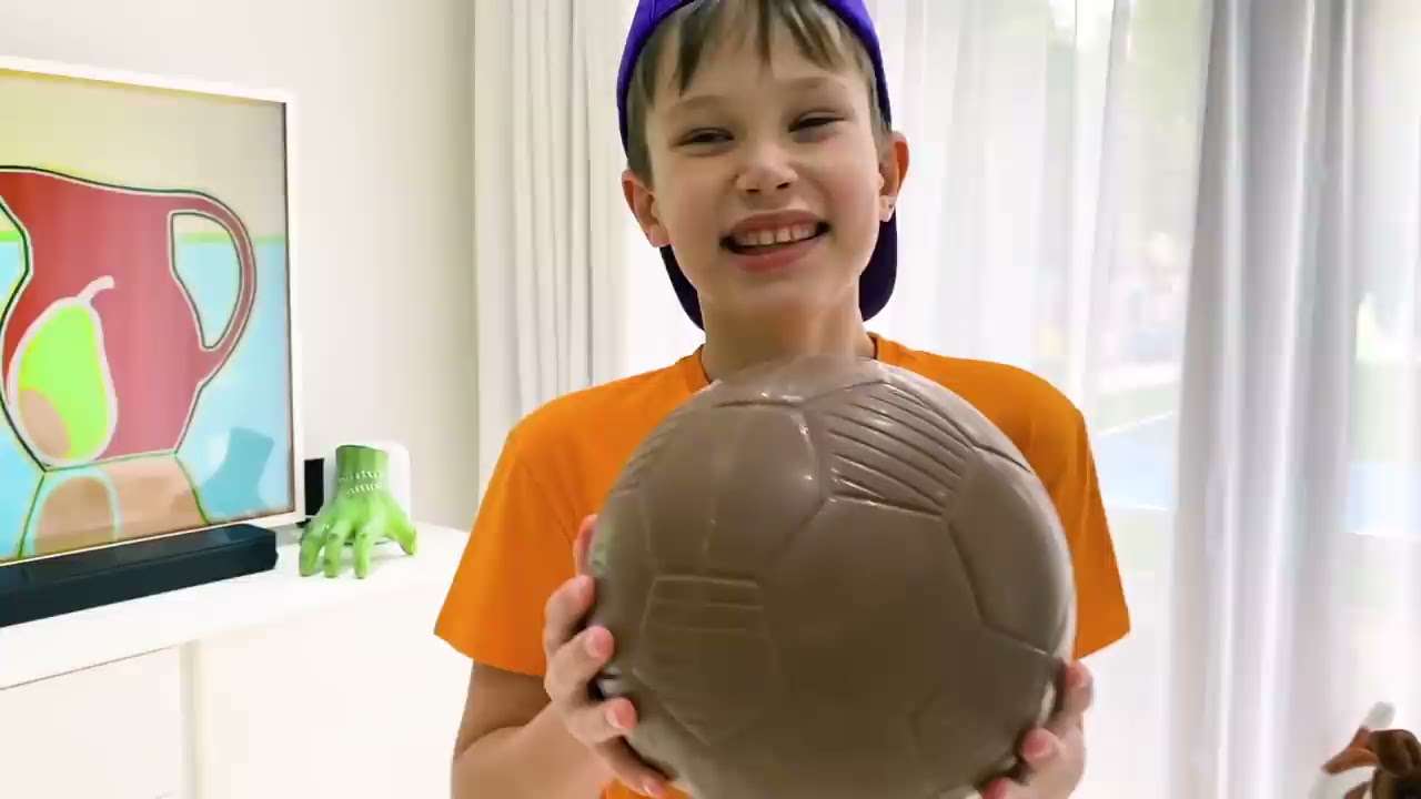 Макс и история про шоколадный футбольный мяч