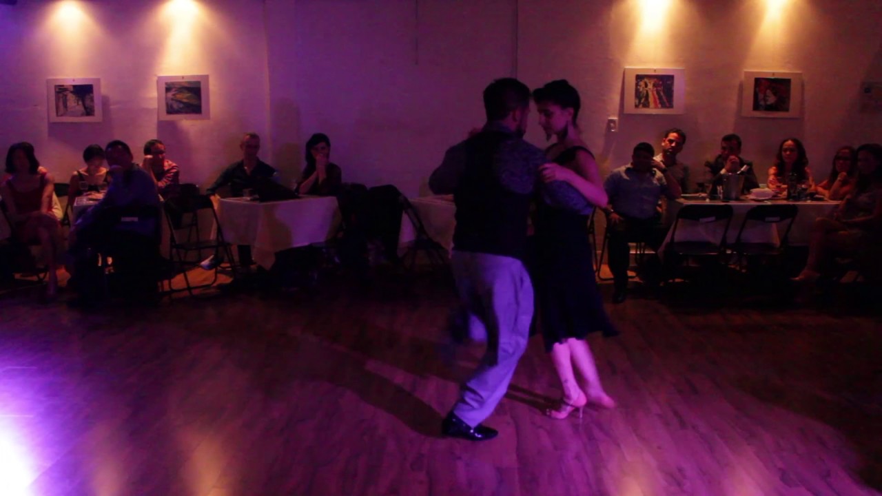 Dos Orillas Práctica de Tango, bailan Guillermo Barrionuevo y Mariela Sametband 1/4