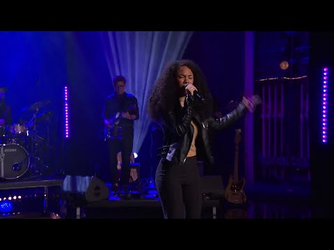 Se Madeleine Simbila sjunga Human av Rag'n'Bone Man i slutaudition -Idol 2019. - Idol Sverige (TV4)