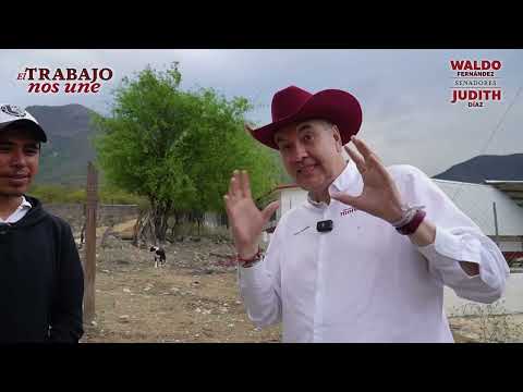 Waldo Fernández muestra la Escuela del Milagro en la comunidad del yerbaniz cerca de Mier y Noriega