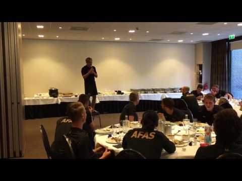 Svensson zingt voor de AZ-selectie