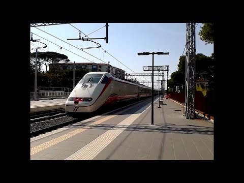Frecciabianca (ES FB 8815) Milano C.LE - Lecce in transito alla stazione di Riccione
