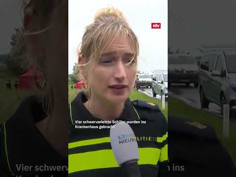 Video Thumbnail: Schwerer Unfall in den Niederlanden: Auto fährt in Grundschulklasse | #ntv