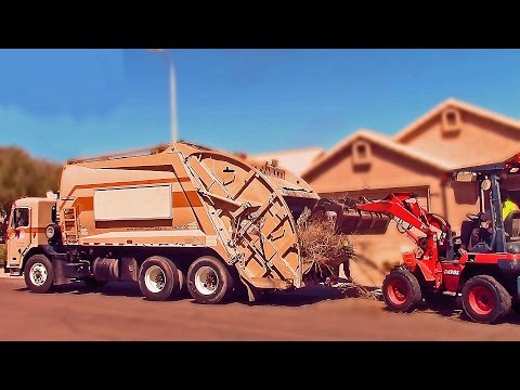 2005 Peterbilt McNeilus Rear Loader - Bulk Trash