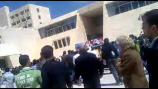 preview picture of video 'Siria, Alepo, Primera Manifestación en Alepo de Estudiantes de la Facultad de Letras-3, 13/04/2011'