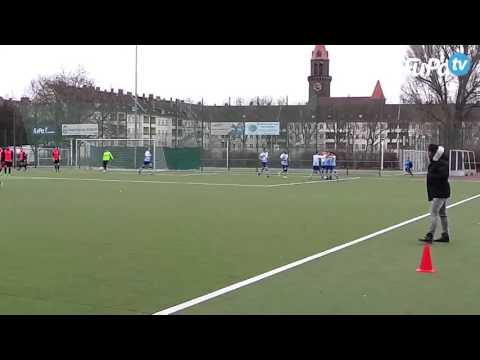 Timo Bruckmann (Blau-Weiss 90) trifft zum 1:0 gegen den SSC Südwest