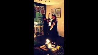 Sing to me - Anna Calvi feat. Zeynep Kaya live au Salon de la Duchesse - Strasbourg
