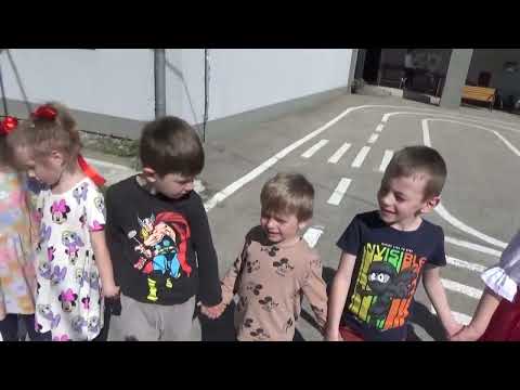 Aktuality / Chlapci z našej materskej školy postavili spolužiačkam MÁJ 30.4.2024 - video