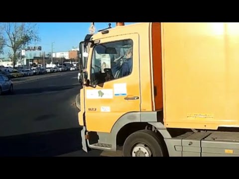 Elnézést kért - He said sorry