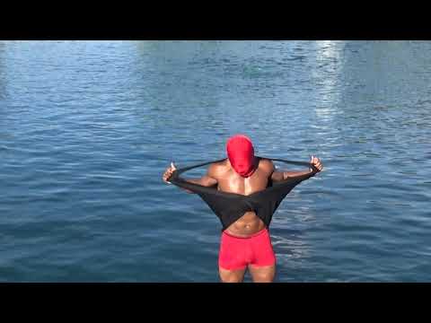 "Faceless" shirt ripping in water