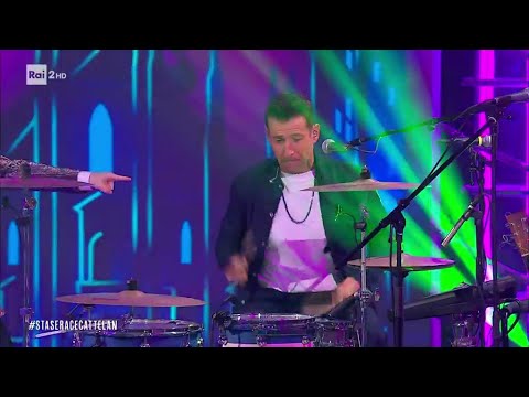 Francesco Gabbani canta "I due liocorni" - Stasera c'è Cattelan su Rai2 del 18/03/2025