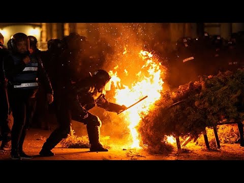 Video Thumbnail: Protests erupt in Bucharest after Calin Georgescu barred from election rerun